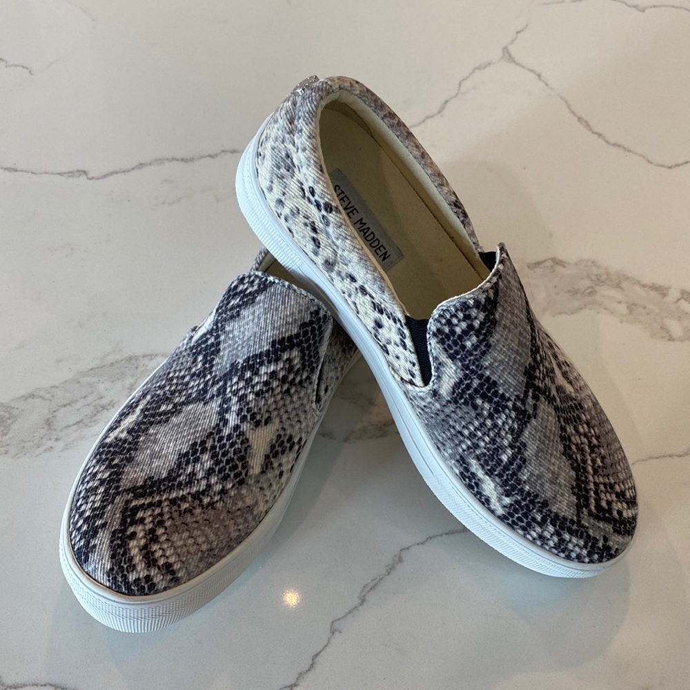 Steve Madden Snake Skin Slip Ons Size 8.5M